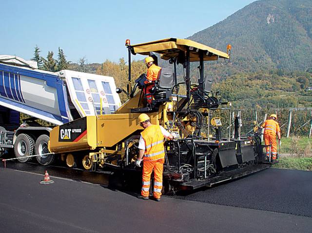 Alat Berat Untuk Pengolahan Aspal – Asphalt Paver